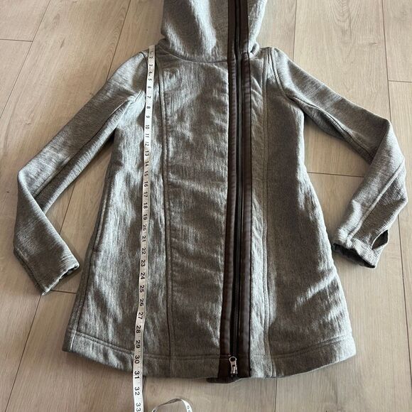 Lululemon Virasana Blanket Wrap in Grey size 4 - Picture 2 of 11